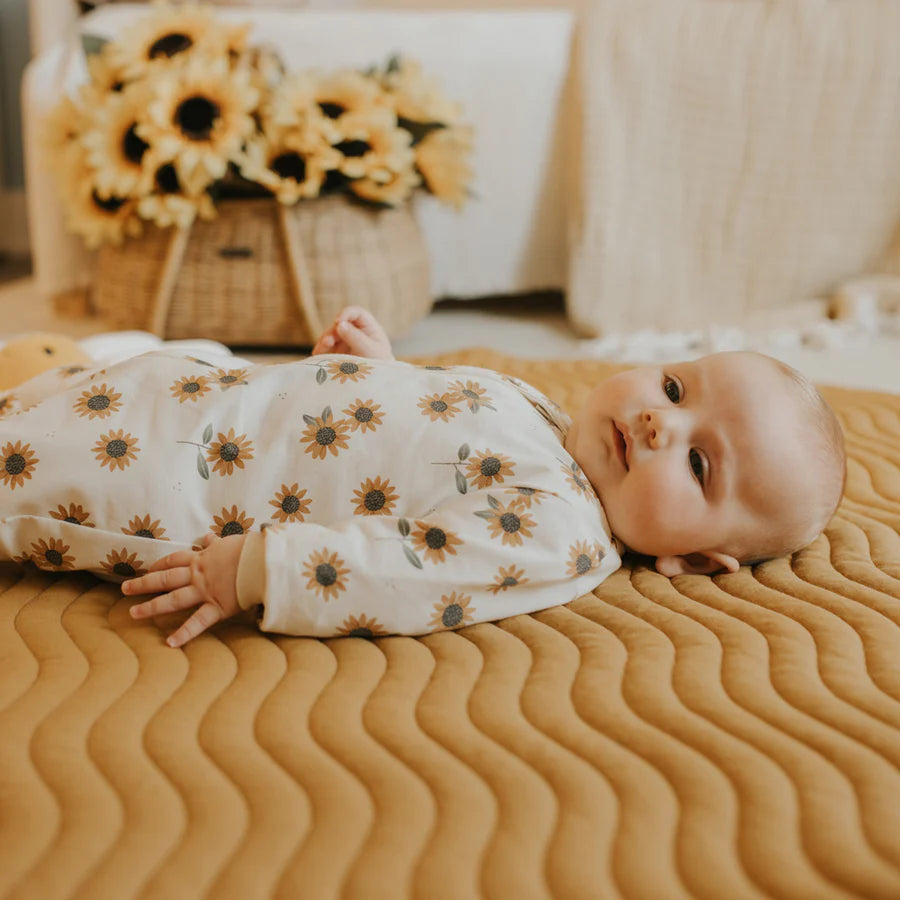 Petit Lem - Sunflower Print on Antique White Sleeper/Dormeuse beige à imprimé de tournesols